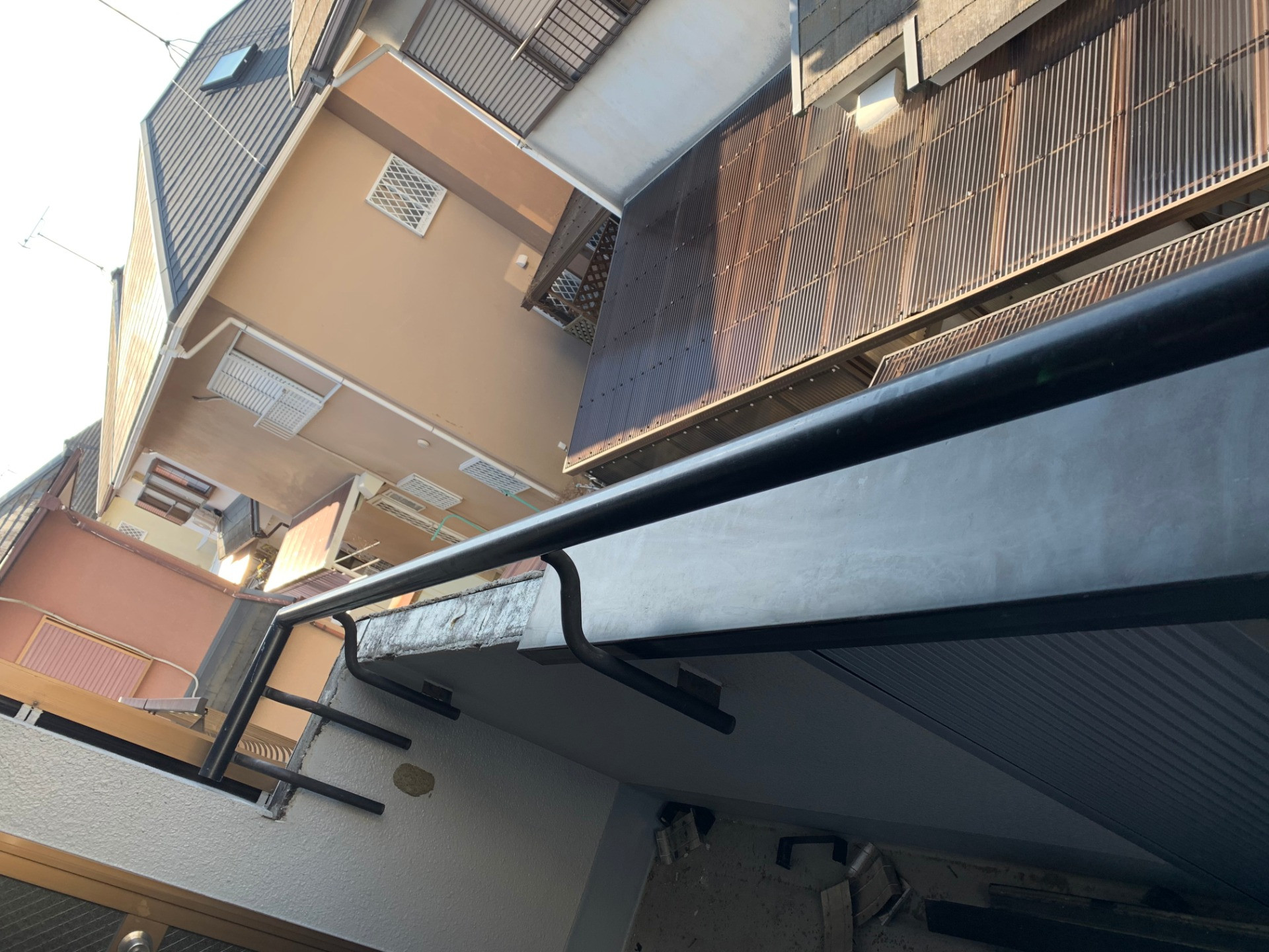 摂津市で板金笠木、屋根工事ならテンカウント